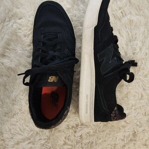 New Balance Men's Black and White Sneakers